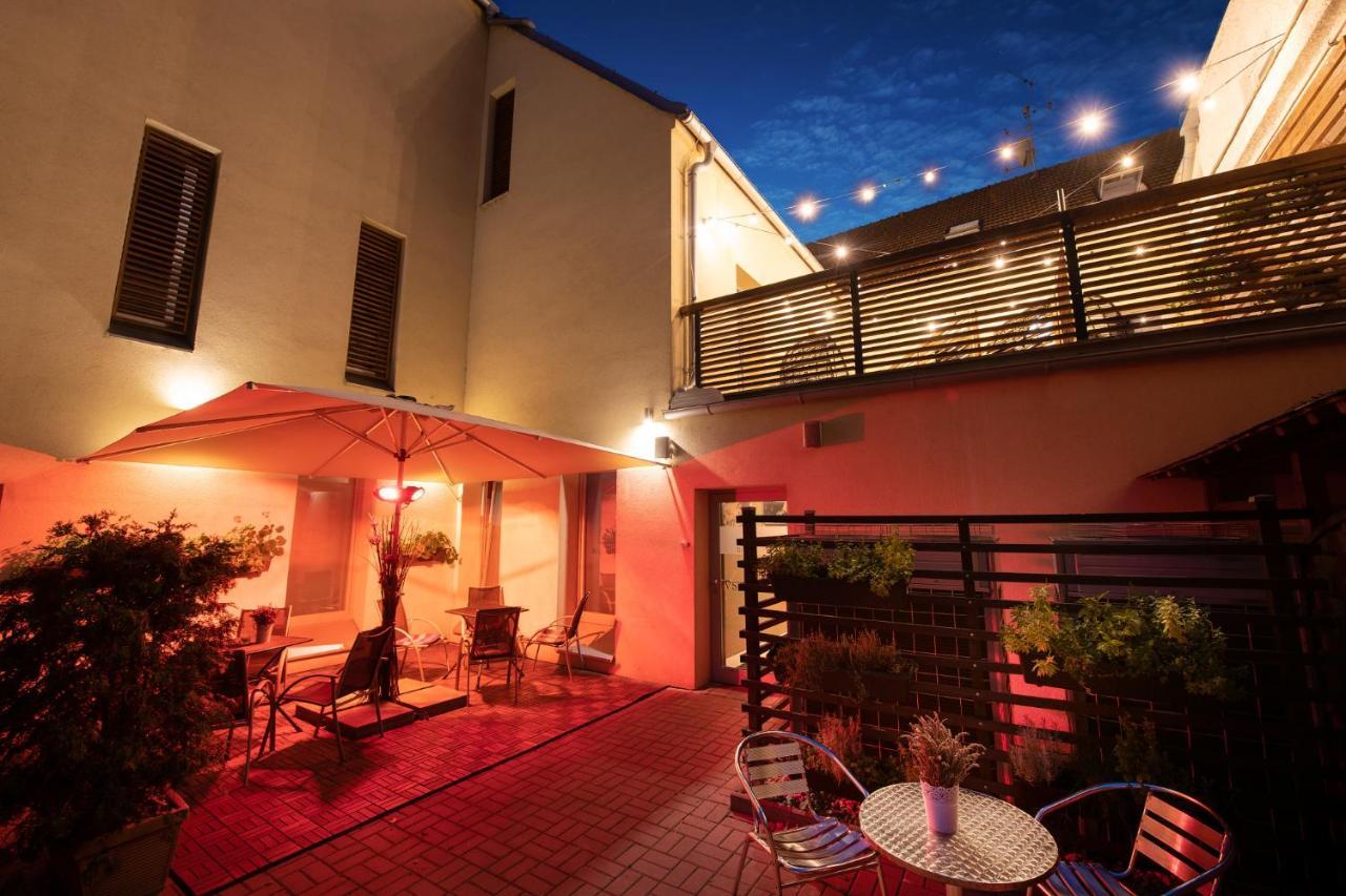 Wine & Wellness Hotel Besedni Dum Valtice Exterior photo