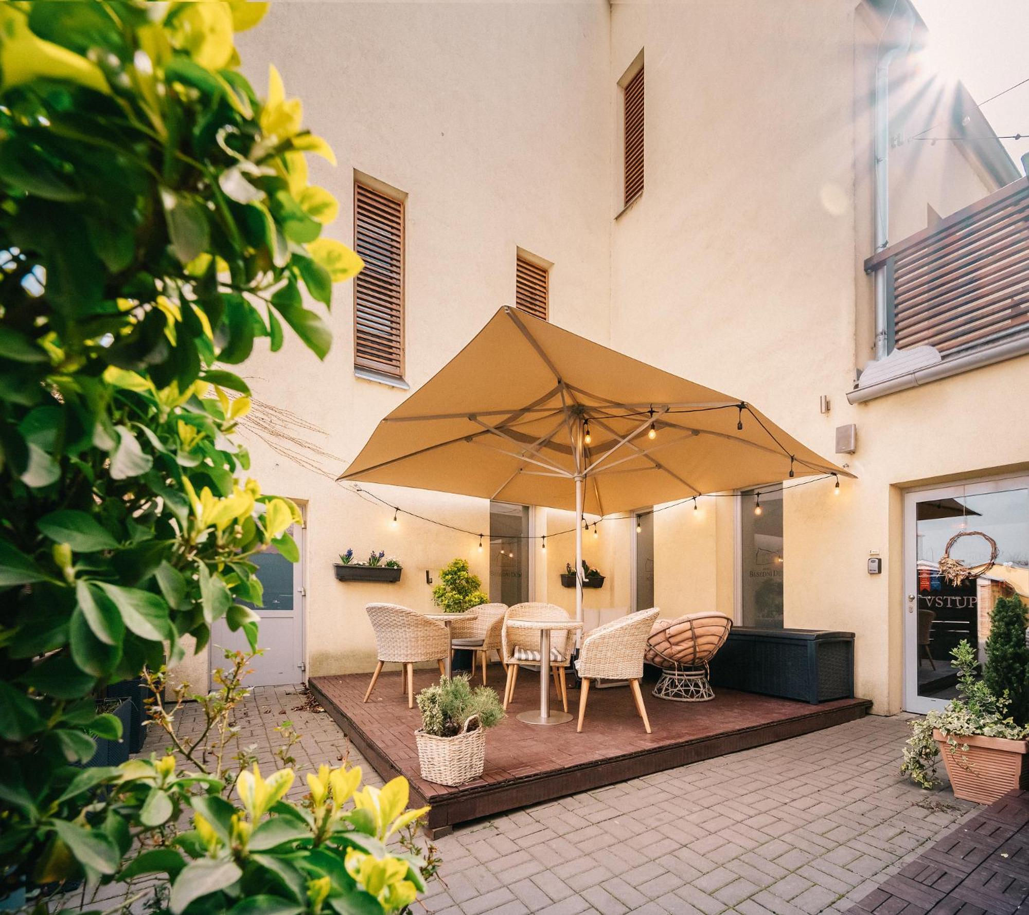 Wine & Wellness Hotel Besedni Dum Valtice Exterior photo